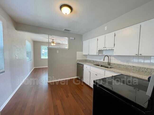 Building Photo - 10925 71st Ave