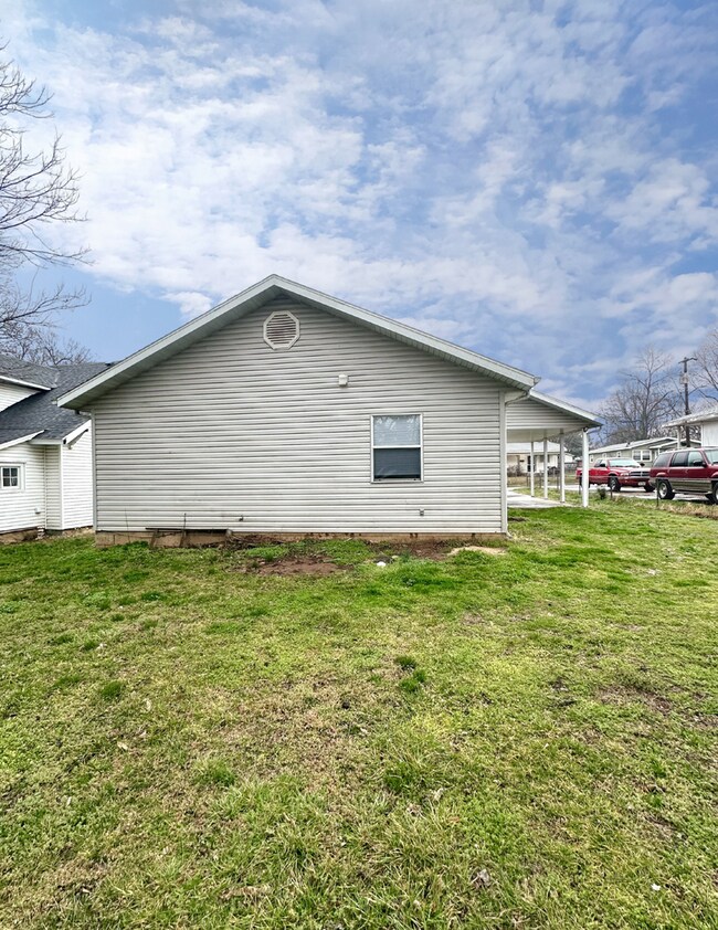 Building Photo - 3-Bedroom Home with Large Backyard & Carport