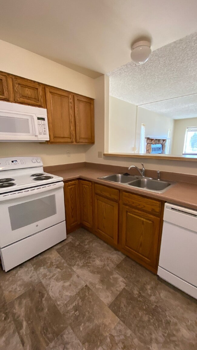 Building Photo - 2 bedroom Mineola A