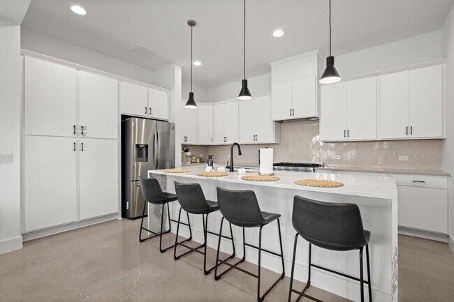 Building Photo - 1006 Winsted Ln