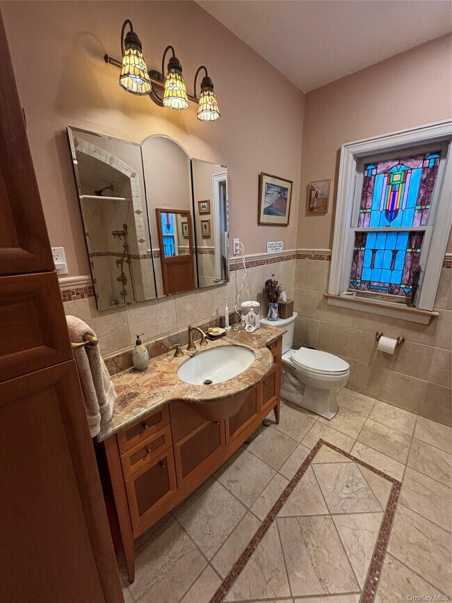 Building Photo - 329 E Chester St