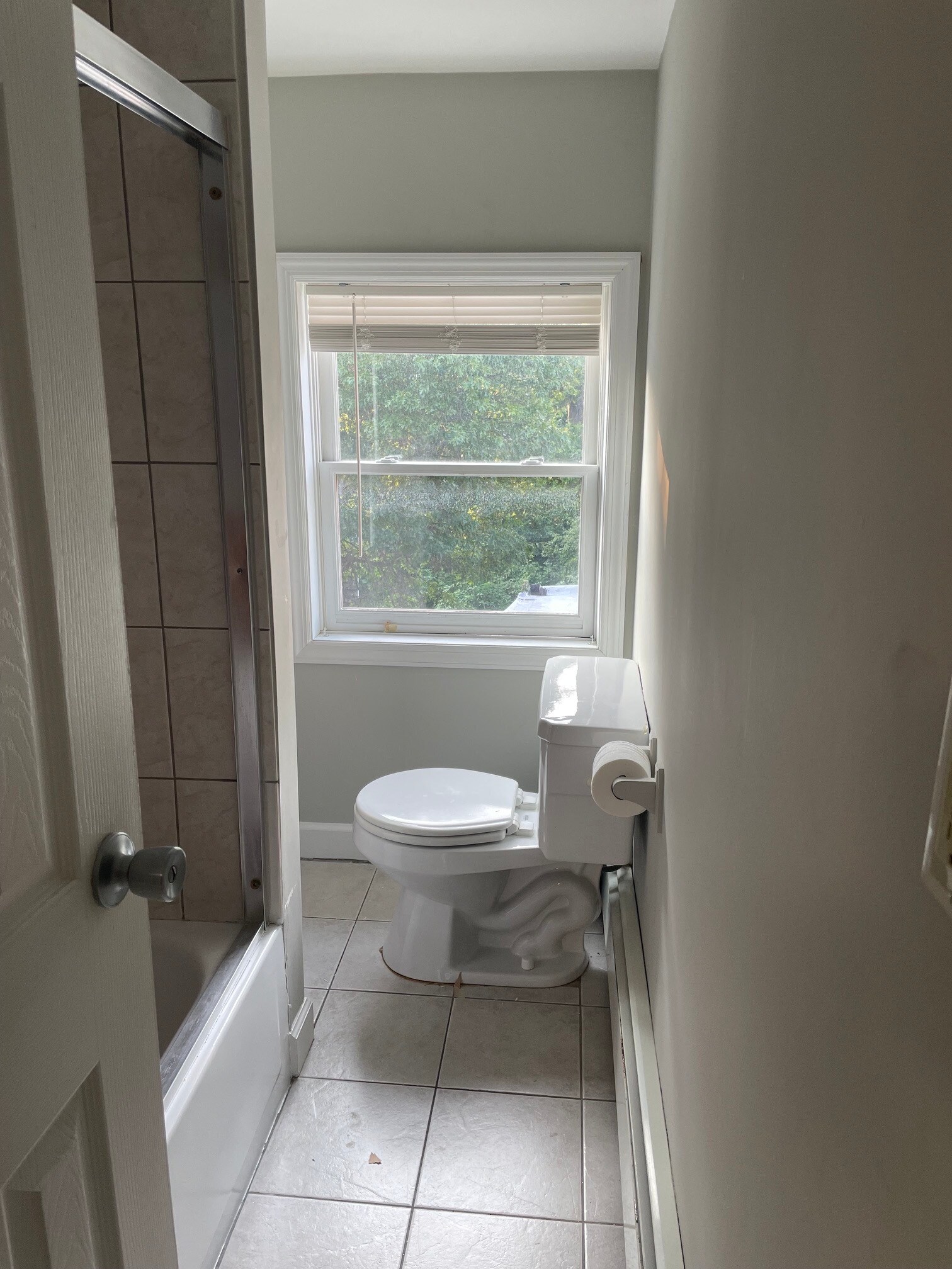 Full Bathroom - 3rd Floor - 412 Market St