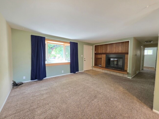 Building Photo - 710 S 44th St