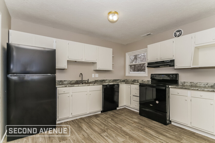 Building Photo - 403 Eberhart Dr