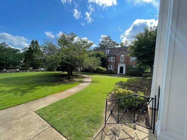 Courtyard - 2850 Fairway Dr