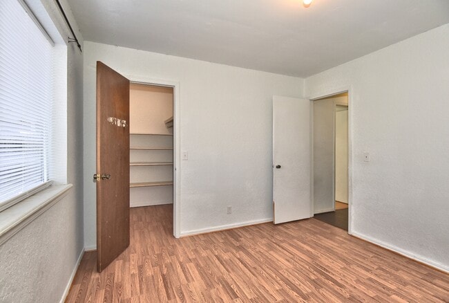 Building Photo - 2208 W Memphis St