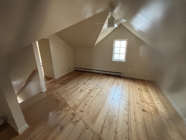 Building Photo - Freshly Remodeled 3BR / 1 BA Apartment