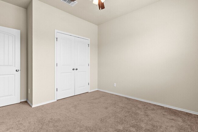Building Photo - 343 Green Valley Dr