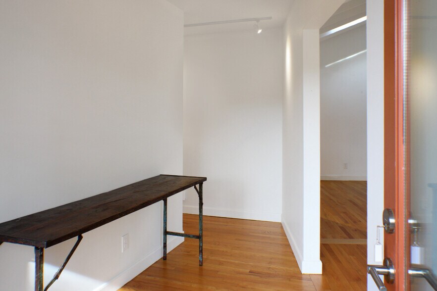 Building Photo - 21 Woodbury Rd