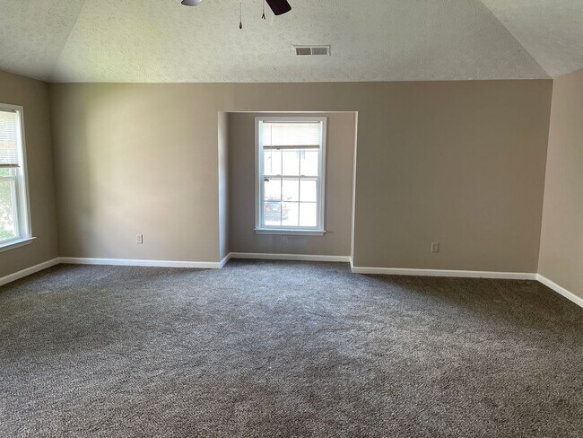 Building Photo - Spacious 4-Bedroom Home in a Quiet Union C...