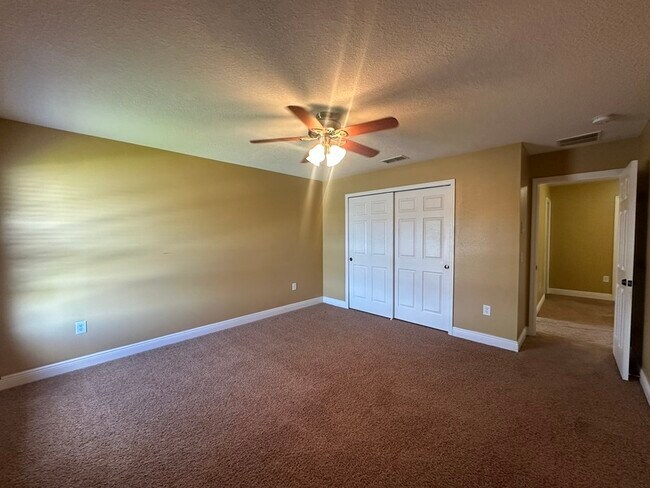 Building Photo - 2412 Country Pond Ct