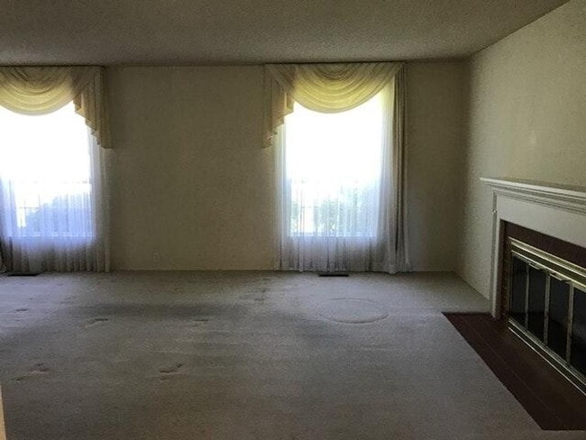 Building Photo - $4800 Beautiful park like 2 Story SFH,4BR,2.5BA, For Rent in Bellevue 98007