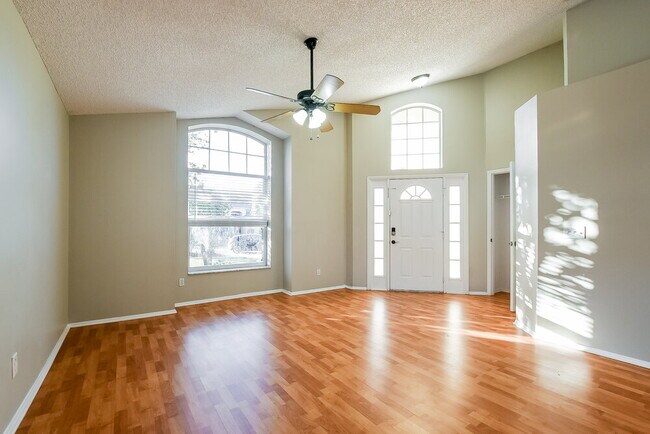 Building Photo - 10025 River Glen Ct