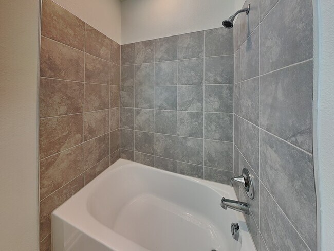 Building Photo - 3132 Country Side Dr