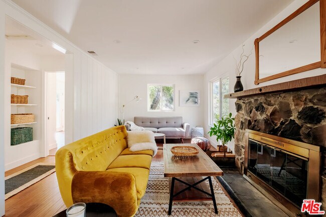 Building Photo - 800 N Topanga Canyon Blvd