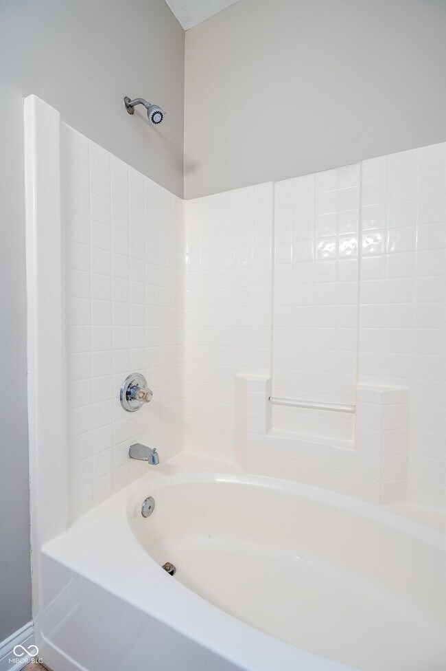 Building Photo - 234 E 9th St