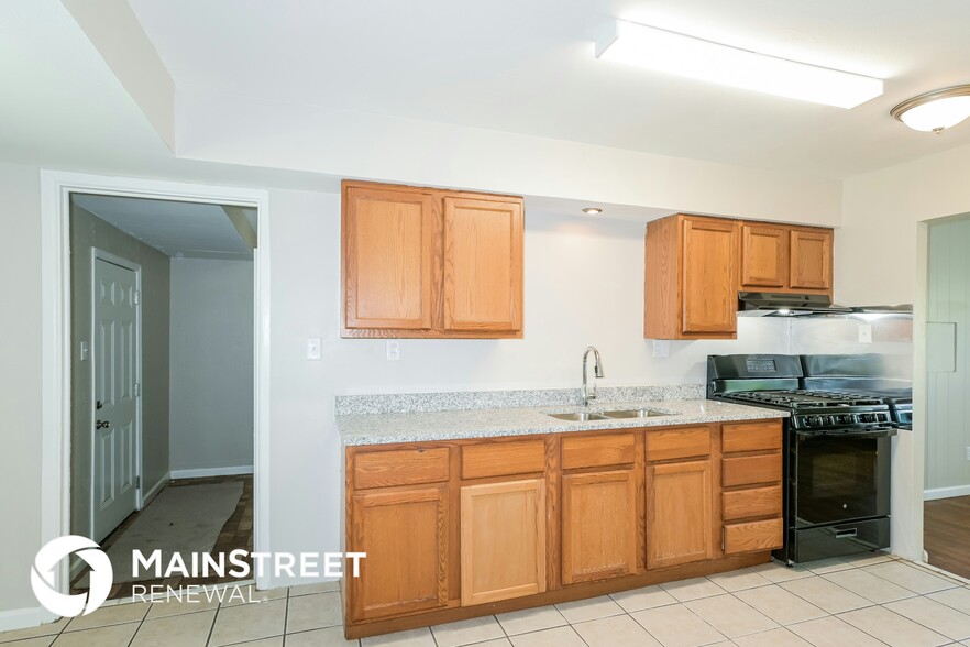 Building Photo - 10117 Crown Point Dr