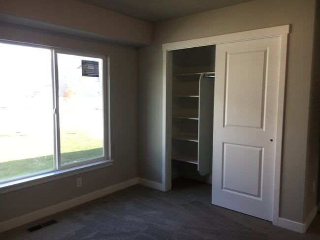 Building Photo - LOVELY VINEYARD RAMBLER FOR RENT