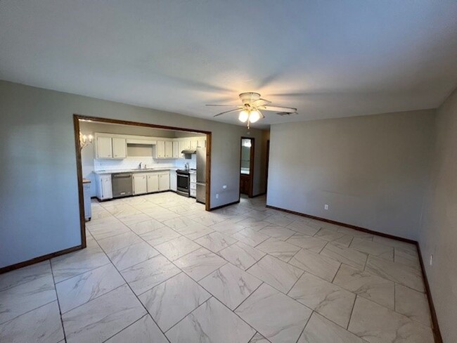 Building Photo - Spacious 3B/2B Duplex in South Lake Charles