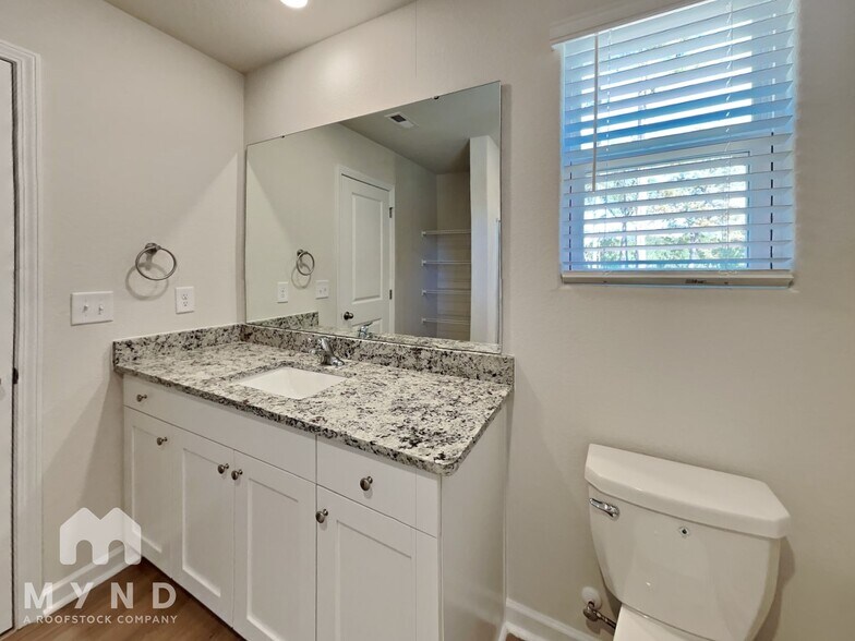 Building Photo - 372 Ivy Bank Dr