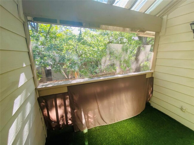Building Photo - 2-bedroom 2 full bathroom condo in desirab...