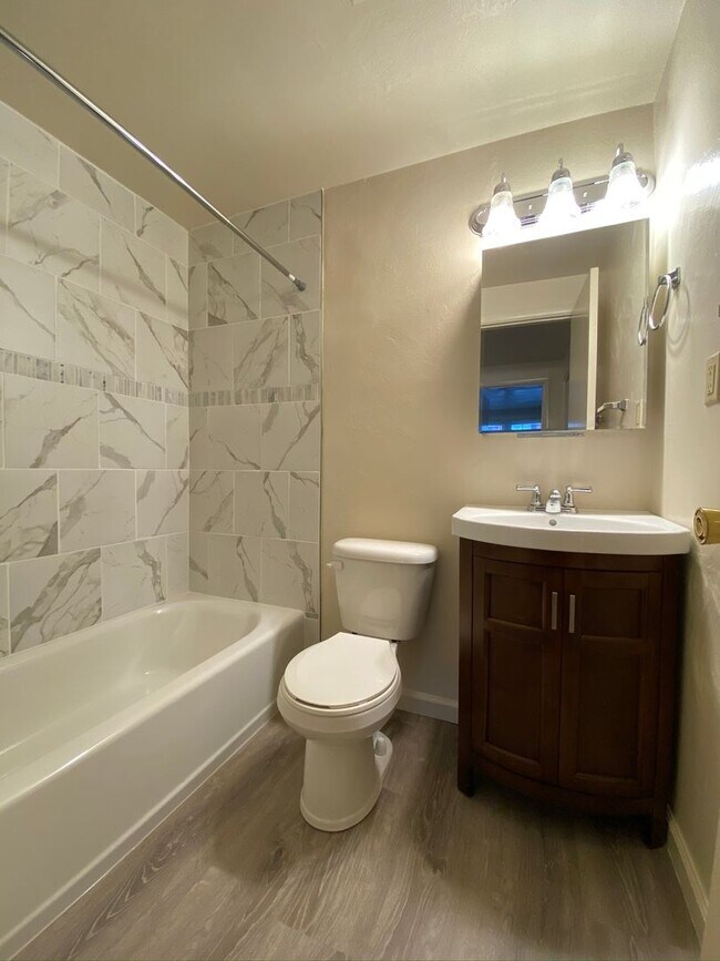 Building Photo - Fantastic Two Bedroom Townhouse in Penn Hills with Garage & Patio! Call Today!