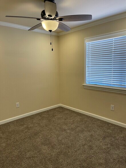 Building Photo - 423 Kinsmill Ct
