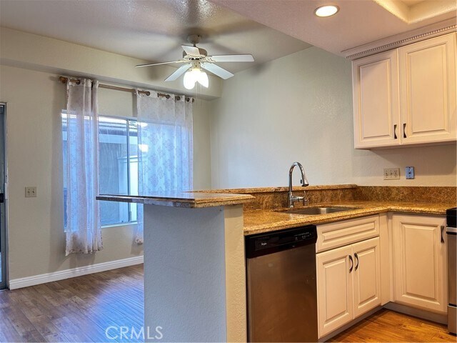 Building Photo - 567 Springbrook N