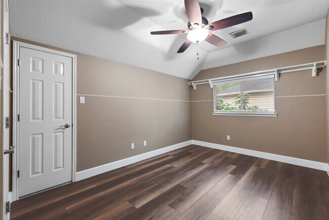 Building Photo - 18 Valley Mead Pl