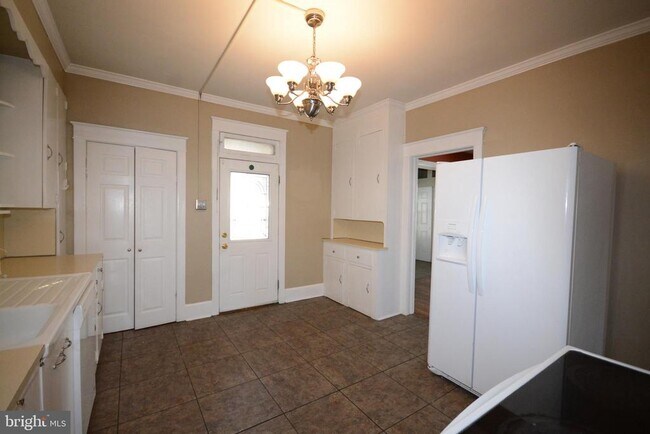 Building Photo - 623 Guilford Ave