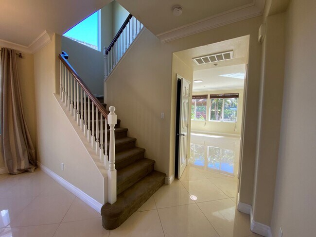 Building Photo - 2 story 4 Bedroom Home located in Amber Woods Community