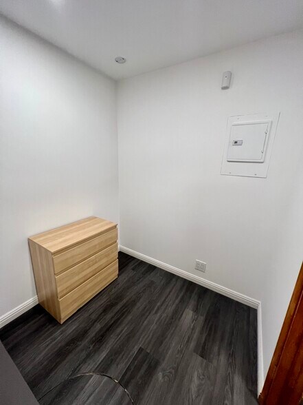 Building Photo - 12 Coach Rd