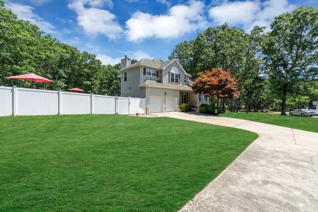 Building Photo - Private Cul-de-Sac Living: 4BR Home with Pool & Geothermal HVAC