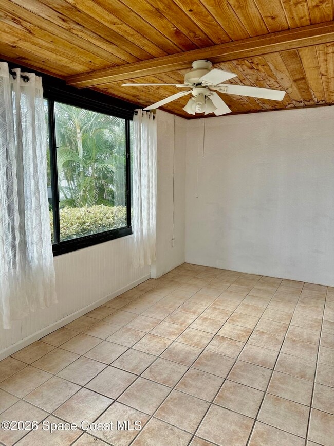 Building Photo - 335 Paradise Blvd