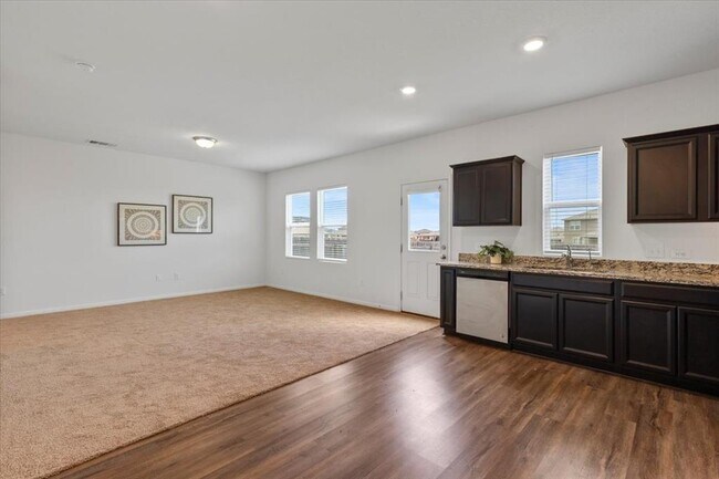 Building Photo - 336 Wonderful Life Way