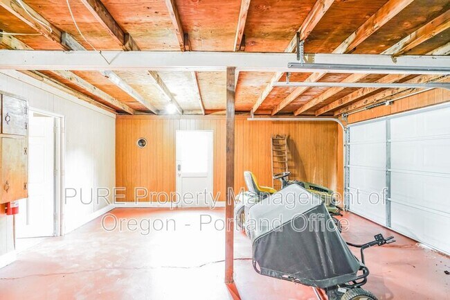 Building Photo - 32125 SE Hinman Ave