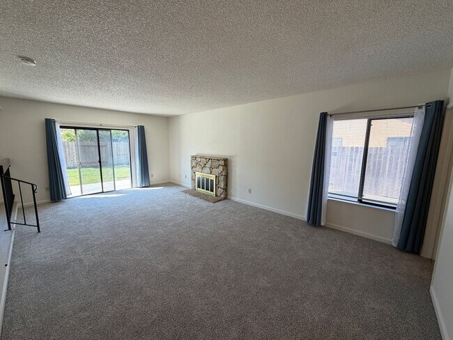 Building Photo - 872 Shellwood Way
