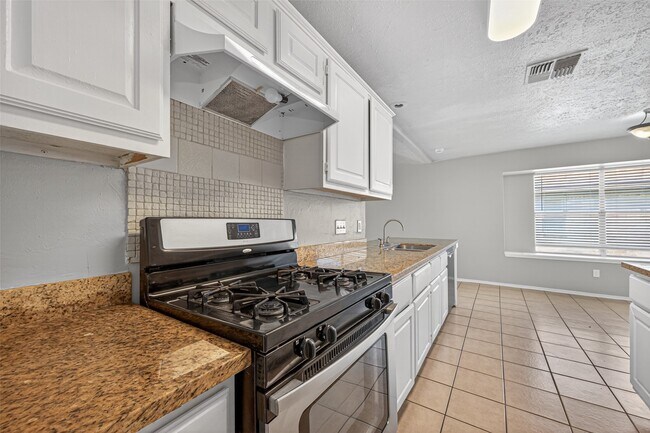 Building Photo - 2310 Woodwind Dr