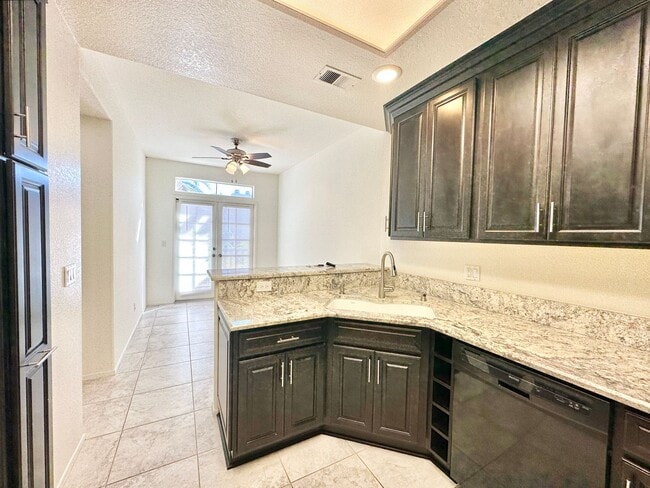 Building Photo - Beautiful Upstairs Condo Unit in the Priva...
