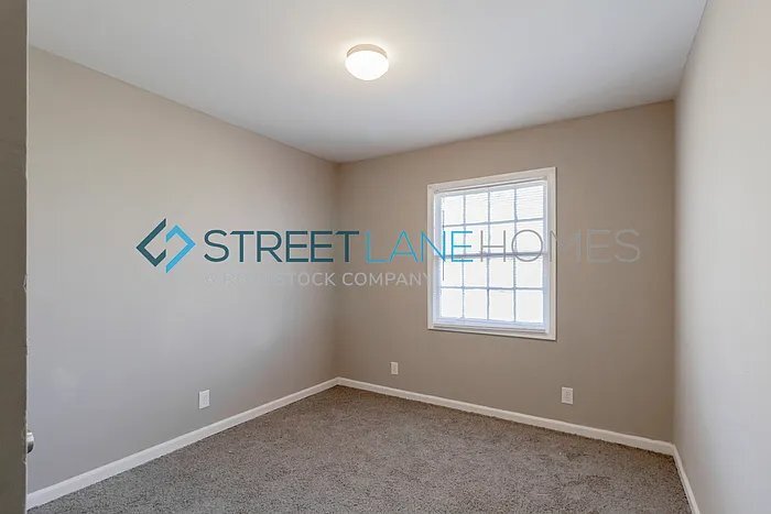Building Photo - 4059 W Oak Dr