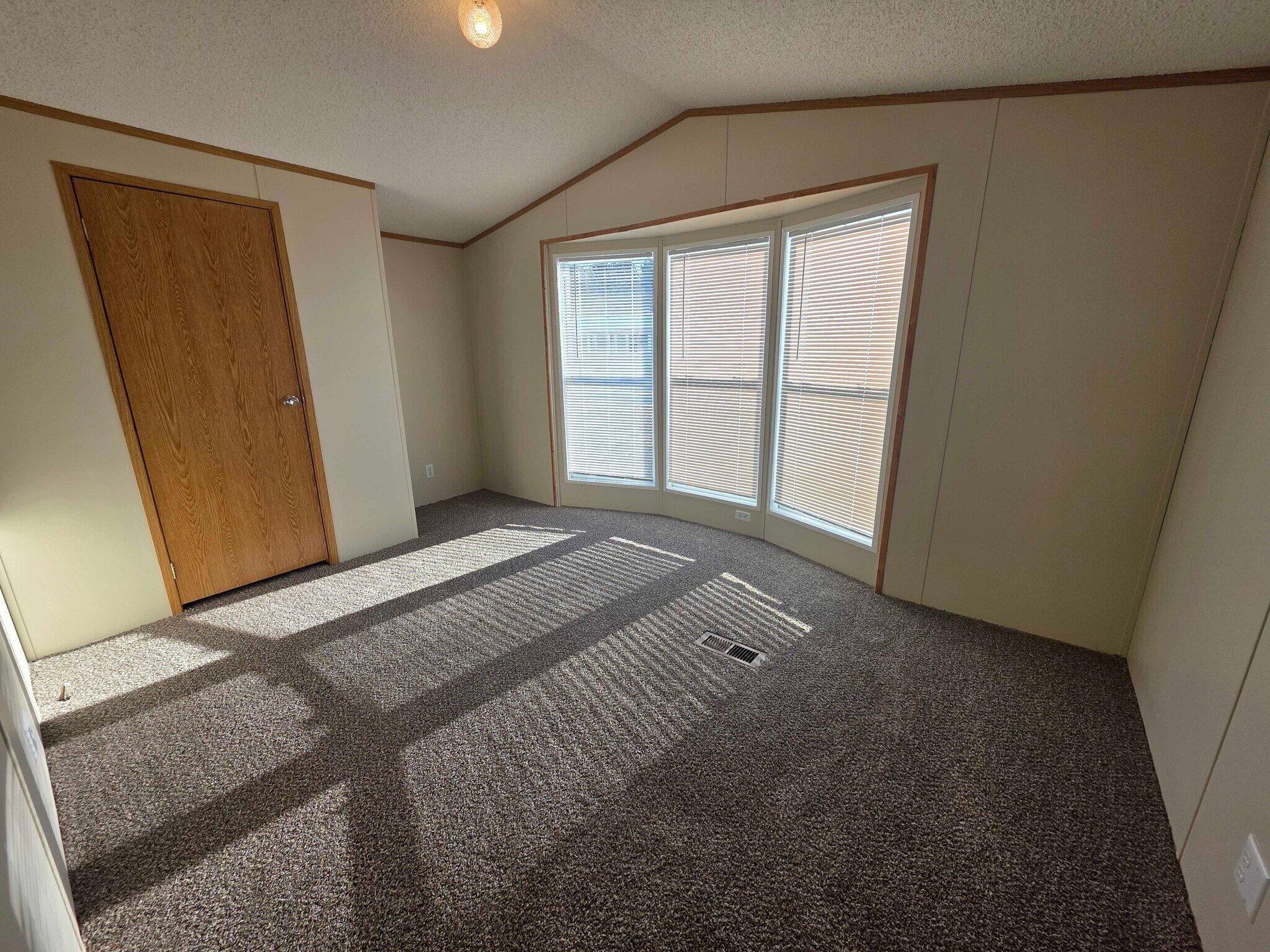 Building Photo - 4461 Beechwood St