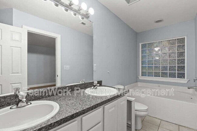 Building Photo - 5914 Tampa St