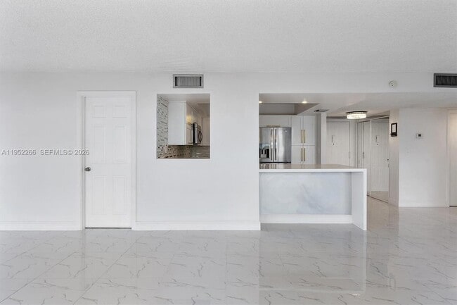 Building Photo - 600 Parkview Dr