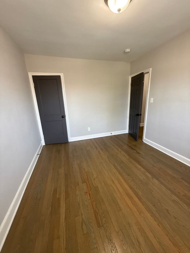 Building Photo - 935 E 41st St