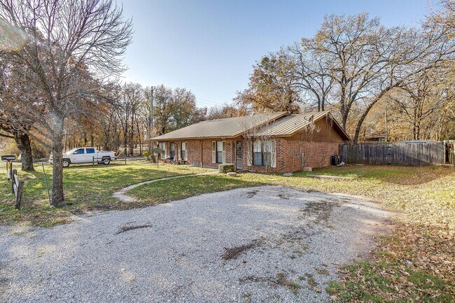 Building Photo - 6530 Fall Creek Hwy
