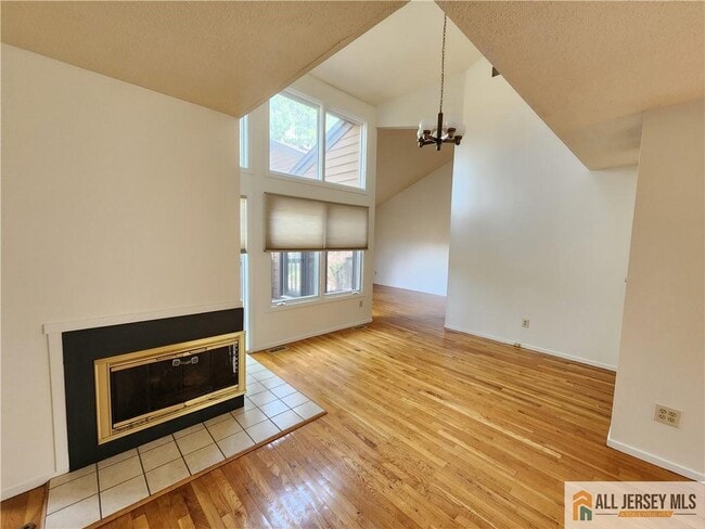 Building Photo - 254 Sayre Dr