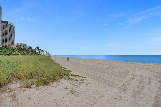 Building Photo - 9559 Collins Ave