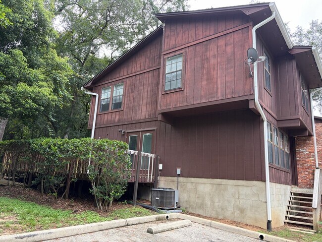 Building Photo - 807 Timbers Ct