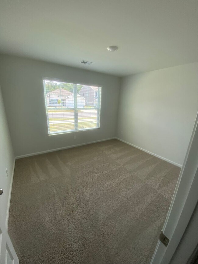 Building Photo - Introducing a stunning 3 bedroom, 2 bathroom home