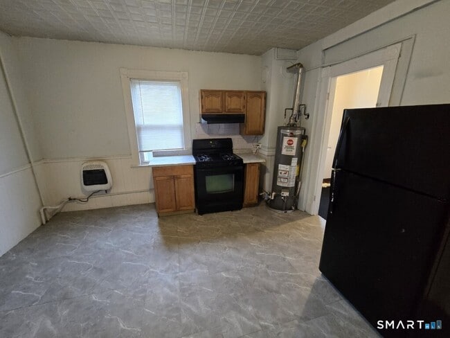 Building Photo - 779 E Main St